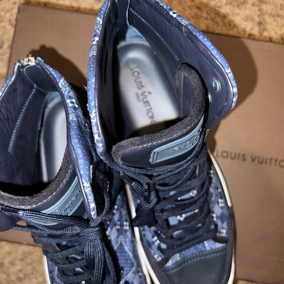 Men’s LV Sneakers - Picture 6 of 8